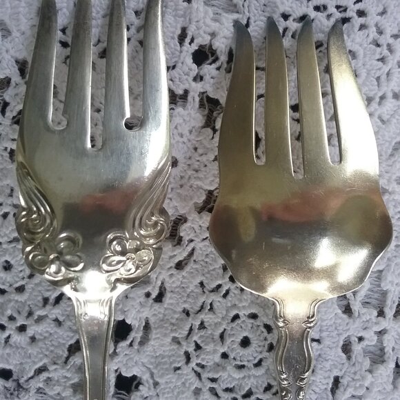 Antique Ornate Meat Forks Set of 2 Embossed Silver Plated Serving Flatware - Picture 3 of 8